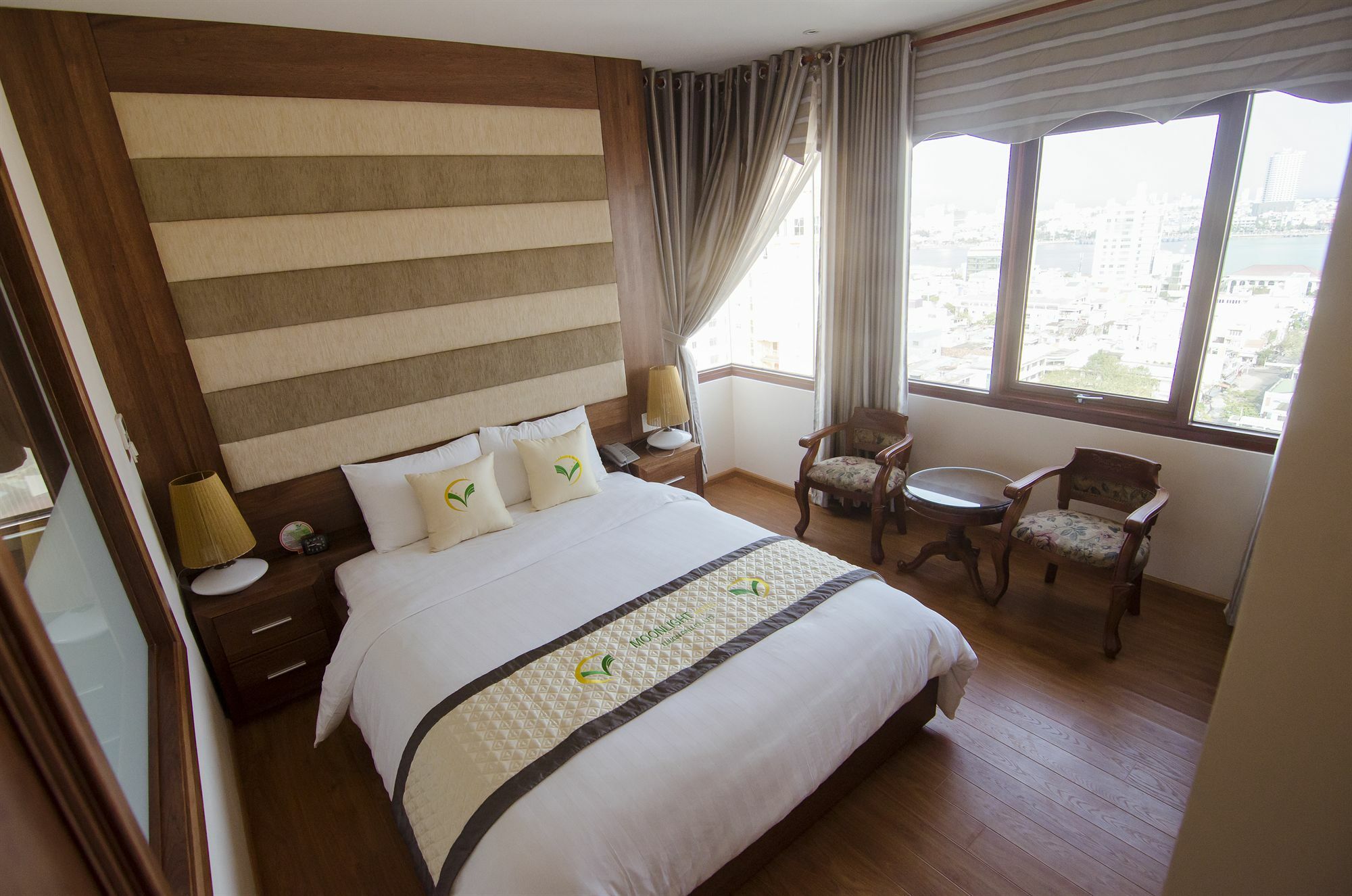 Moonlight Hotel Suites & Spa - Romantic River View & City View, High Floor, Great Location, Near Dragon Bridge Đà Nẵng Extérieur photo