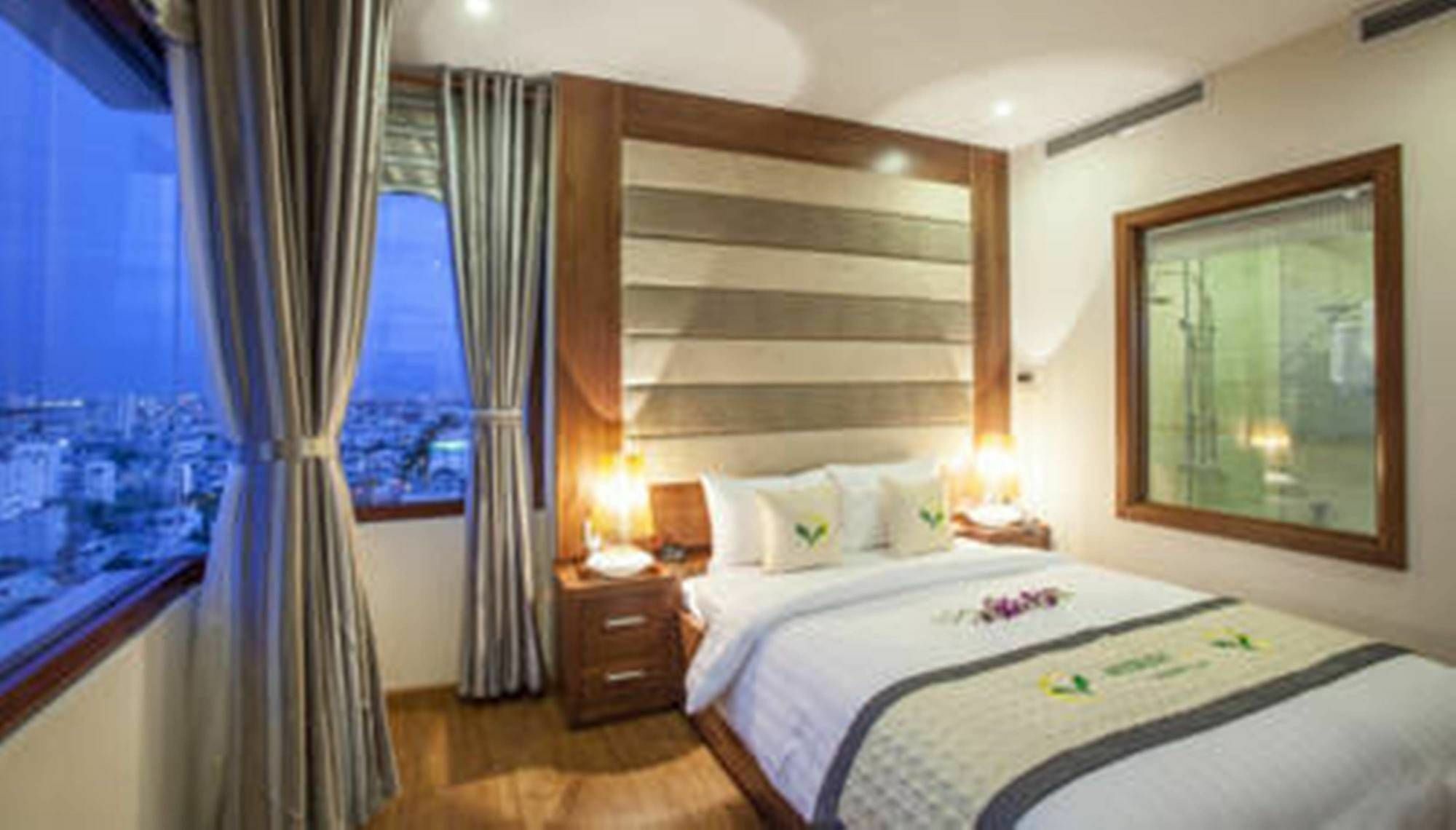 Moonlight Hotel Suites & Spa - Romantic River View & City View, High Floor, Great Location, Near Dragon Bridge Đà Nẵng Extérieur photo